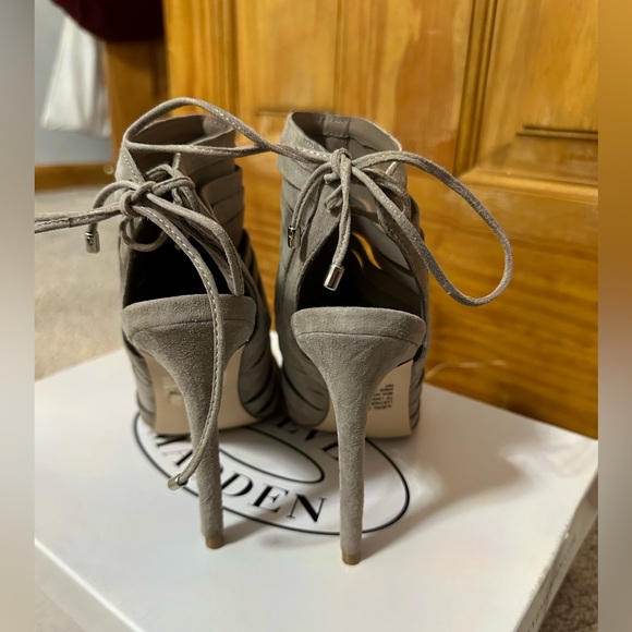 Steve Madden Alayna Taupe Suede Grey Heels size 7.5 GREAT CONDITION - Picture 5 of 6